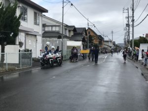 第３回松本マラソンついに最初のチェックポイント到着！白バイ見つけてパシャリ