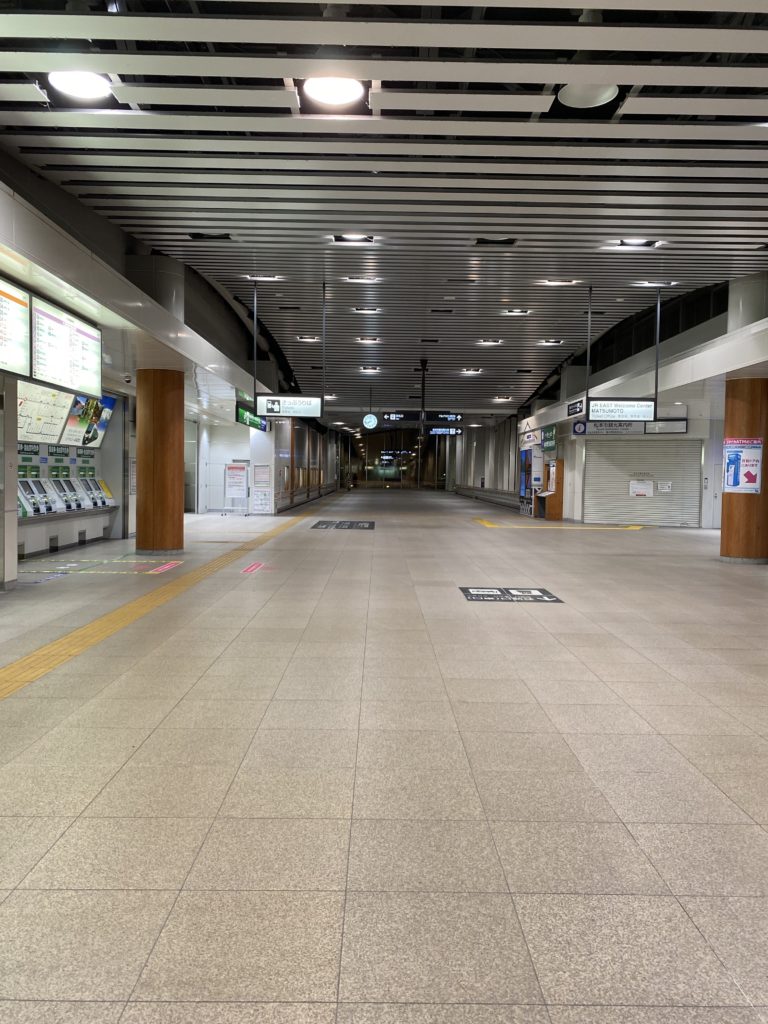 人気のない松本駅
