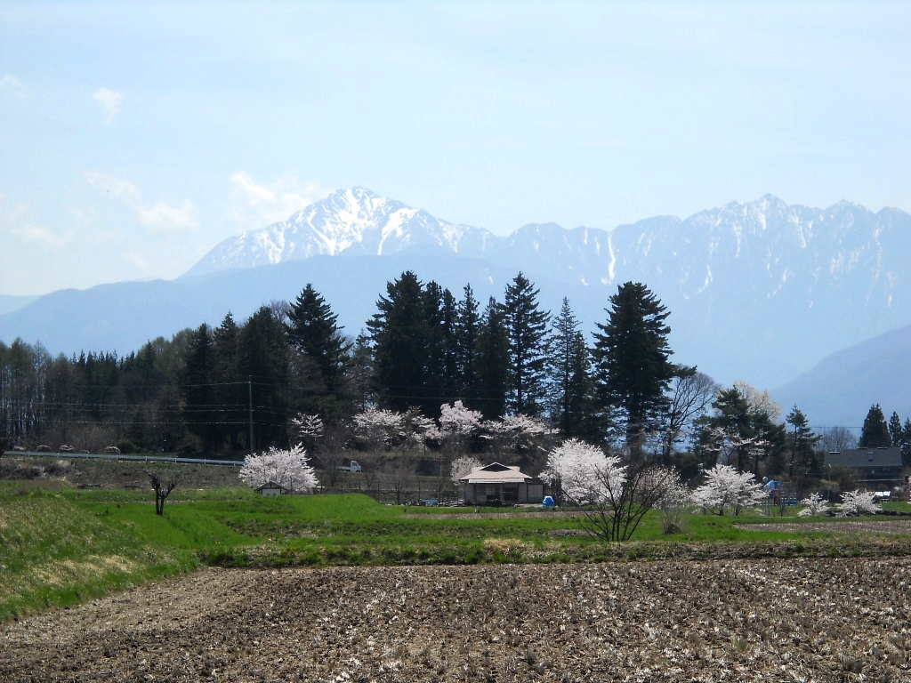 諏訪郡原村春の赤石山脈