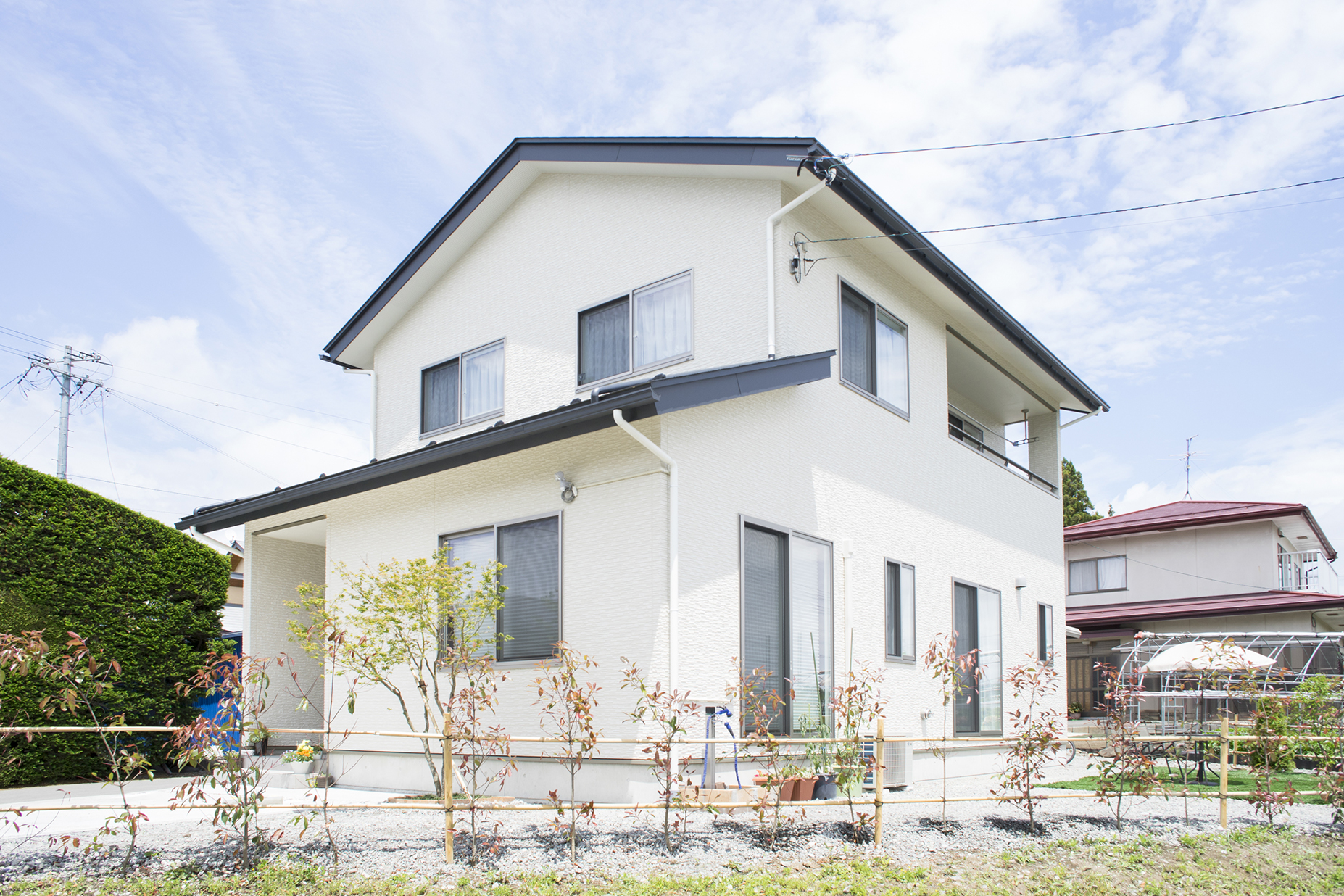 茅野市注文住宅｜U様｜三角形の土地で叶えた庭を楽しむゆとりの生活｜CASE012｜新築の間取り成功例｜ – LHOUSE