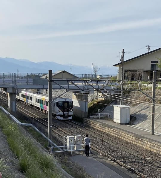 みどり湖駅特急あずさ