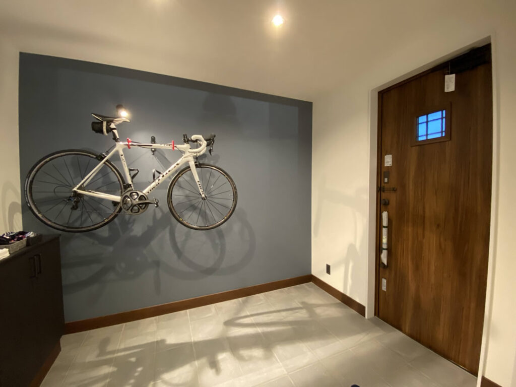 施工事例自転車を飾っている玄関