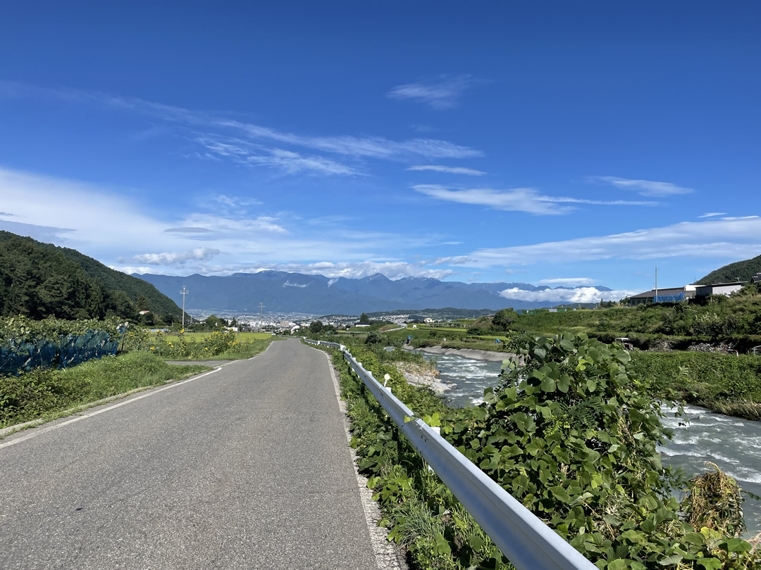 里山辺から北アルプスを眺める