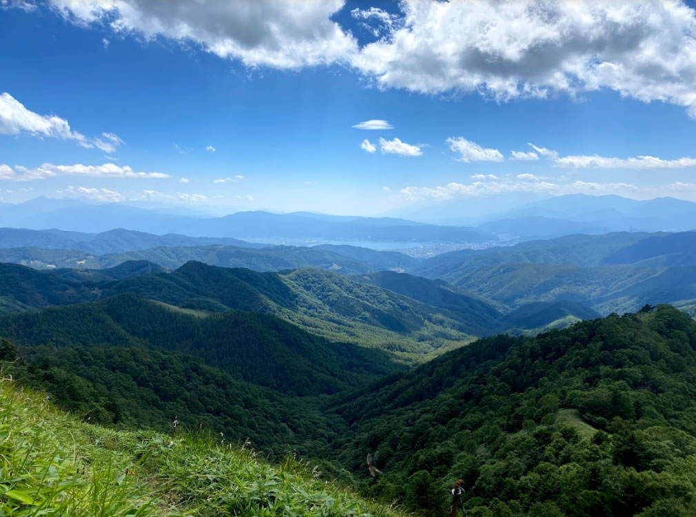 三峰山の山頂から諏訪湖方面