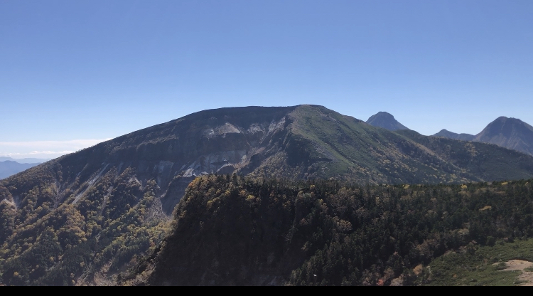 根石岳山頂南に硫黄岳　赤岳　阿弥陀岳｜長野県で注文住宅ならエルハウス