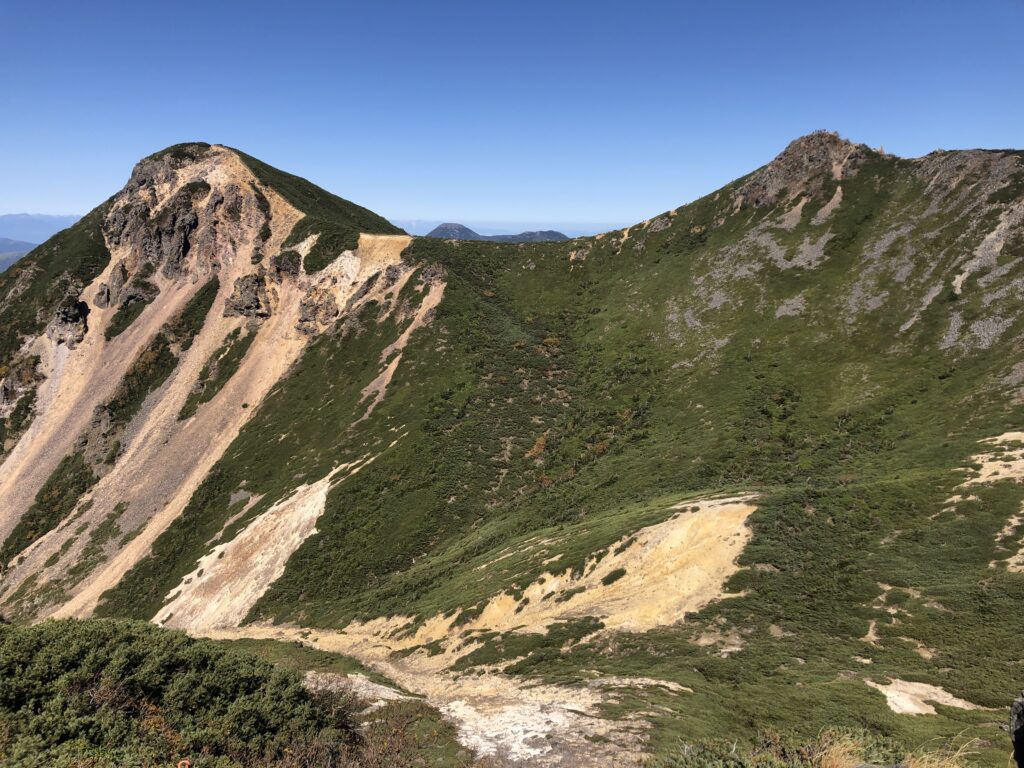 根石岳山頂北に　西天狗岳｜長野県で注文住宅ならエルハウス