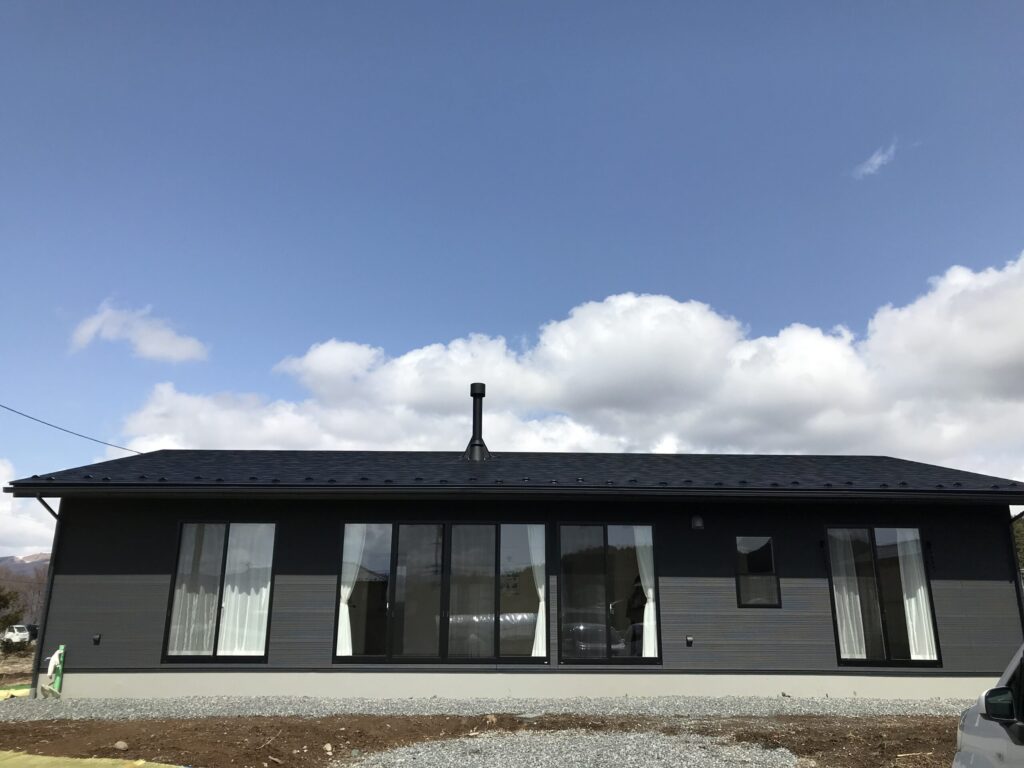 平屋外観｜茅野市で注文住宅ならエルハウス
