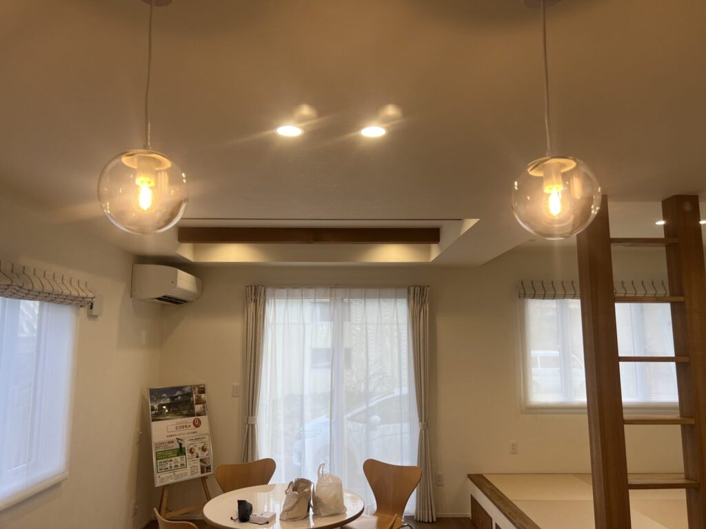 構造柱を利用した木材の飾り棚｜原村で注文住宅ならエルハウス