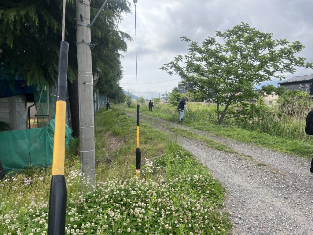 通学路の整備作業ボランティア｜諏訪市で注文住宅ならエルハウス

