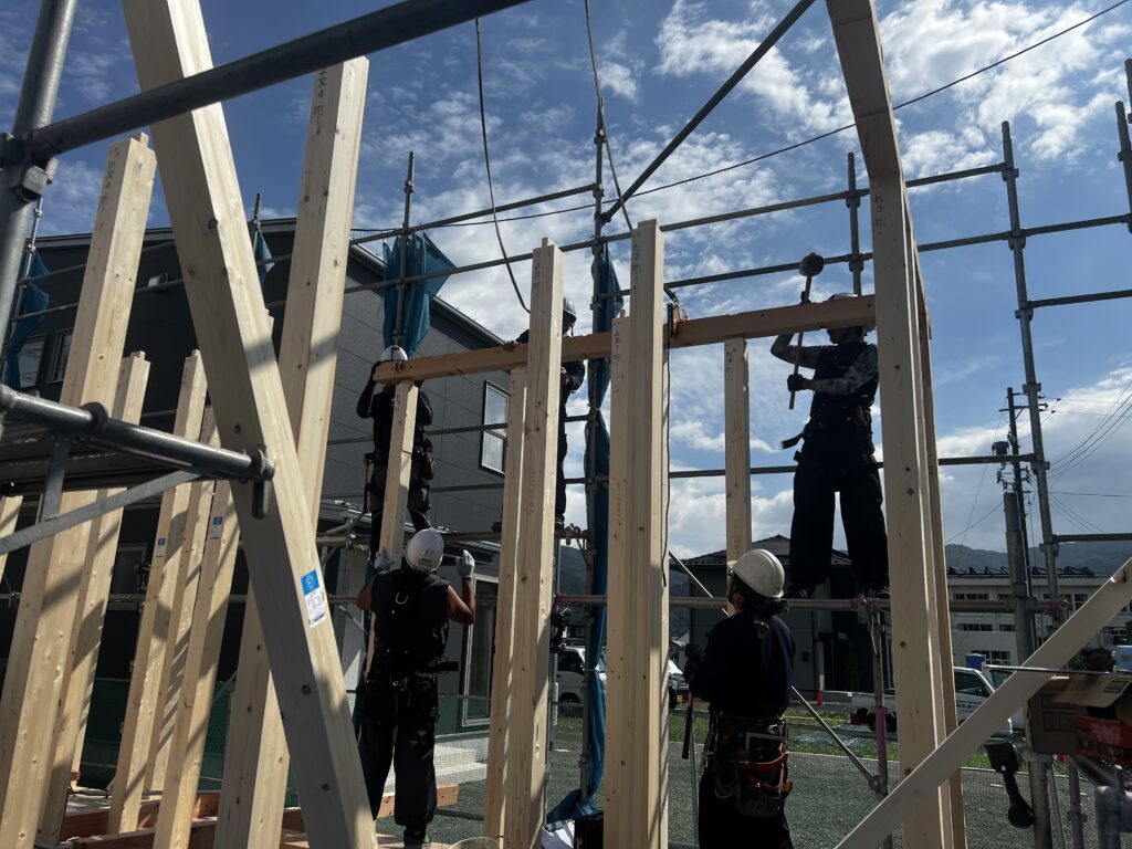 新築上棟建築現場｜茅野市で注文住宅ならエルハウス
