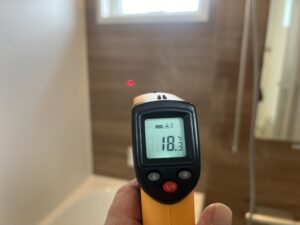 エコ住宅風呂場壁の温度｜伊那市で注文住宅ならエルハウス